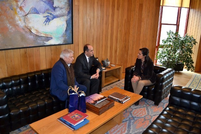 Pilar Rojo recibe ao embaixador de Xordania en España